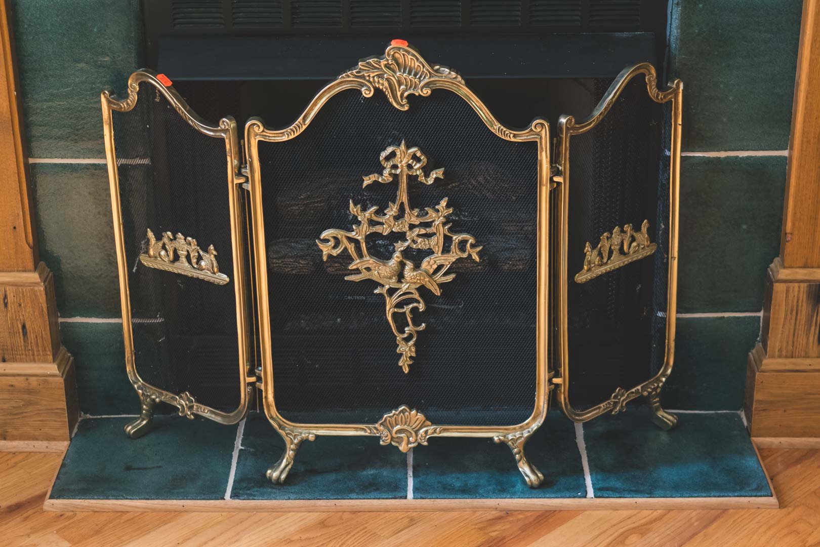 Appraisal: Art Nouveau style brass -section fire screen