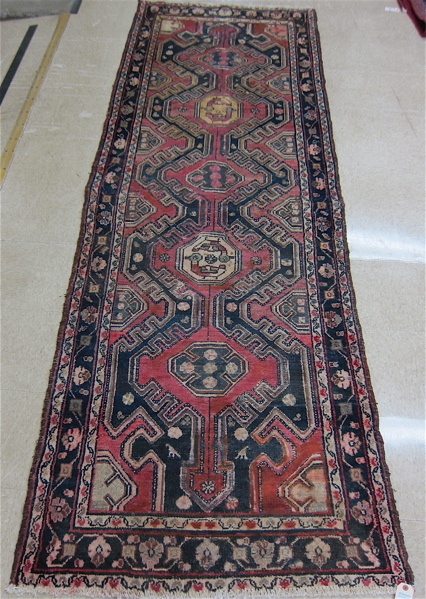 Appraisal: SEMI-ANTIQUE PERSIAN AREA RUG Hamadan Province northwestern Iran featuring a