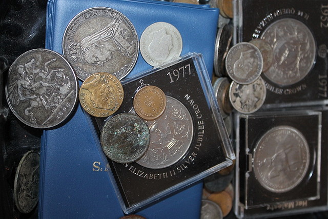 Appraisal: A COLLECTION OF MISCELLANEOUS SILVER COINAGE including Commemorative Crowns Victorian