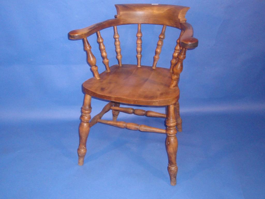 Appraisal: A stained beech smokers bow chair