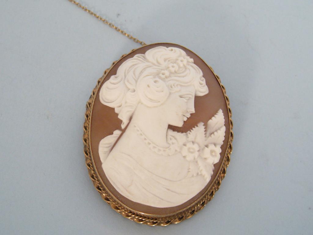 Appraisal: A Cameo Brooch carved bust in profile with flowers in