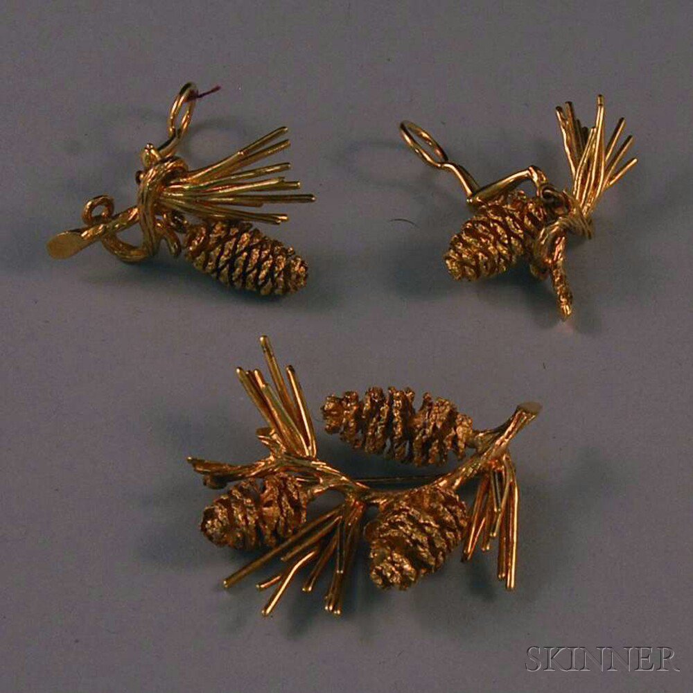 Appraisal: kt Gold Pinecone Suite comprised of brooch and earclips brooch