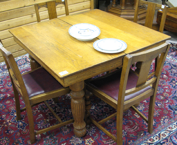 Appraisal: AN ANTIQUE SQUARE OAK DINING TABLE American c the square