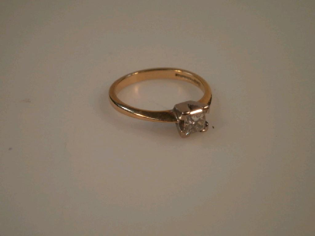 Appraisal: An ct yellow gold princess cut diamond solitaire ring of