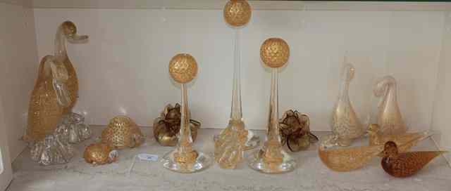 Appraisal: A GROUP OF GOLD DECORATED MURANO GLASS OBJECTS to include