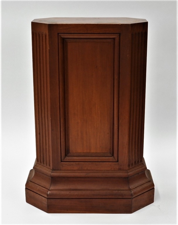 Appraisal: FINE MAHOGANY PANELED FLUTED PEDESTAL FERN STAND United States C