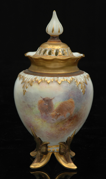 Appraisal: A ROYAL WORCESTER PORCELAIN POT POURRI VASE AND COVER Signed