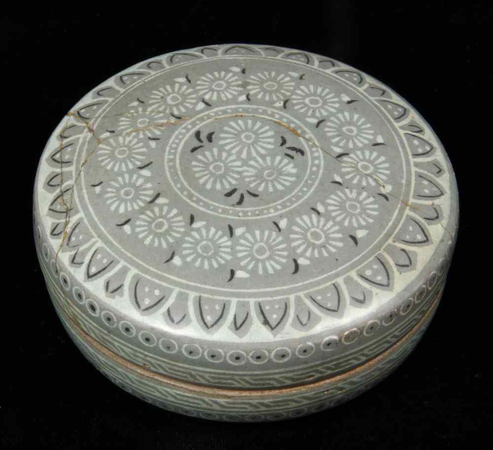 Appraisal: KOREAN COSMETIC BOX - Inlaid Celadon Cosmetic Box Koryo dynasty