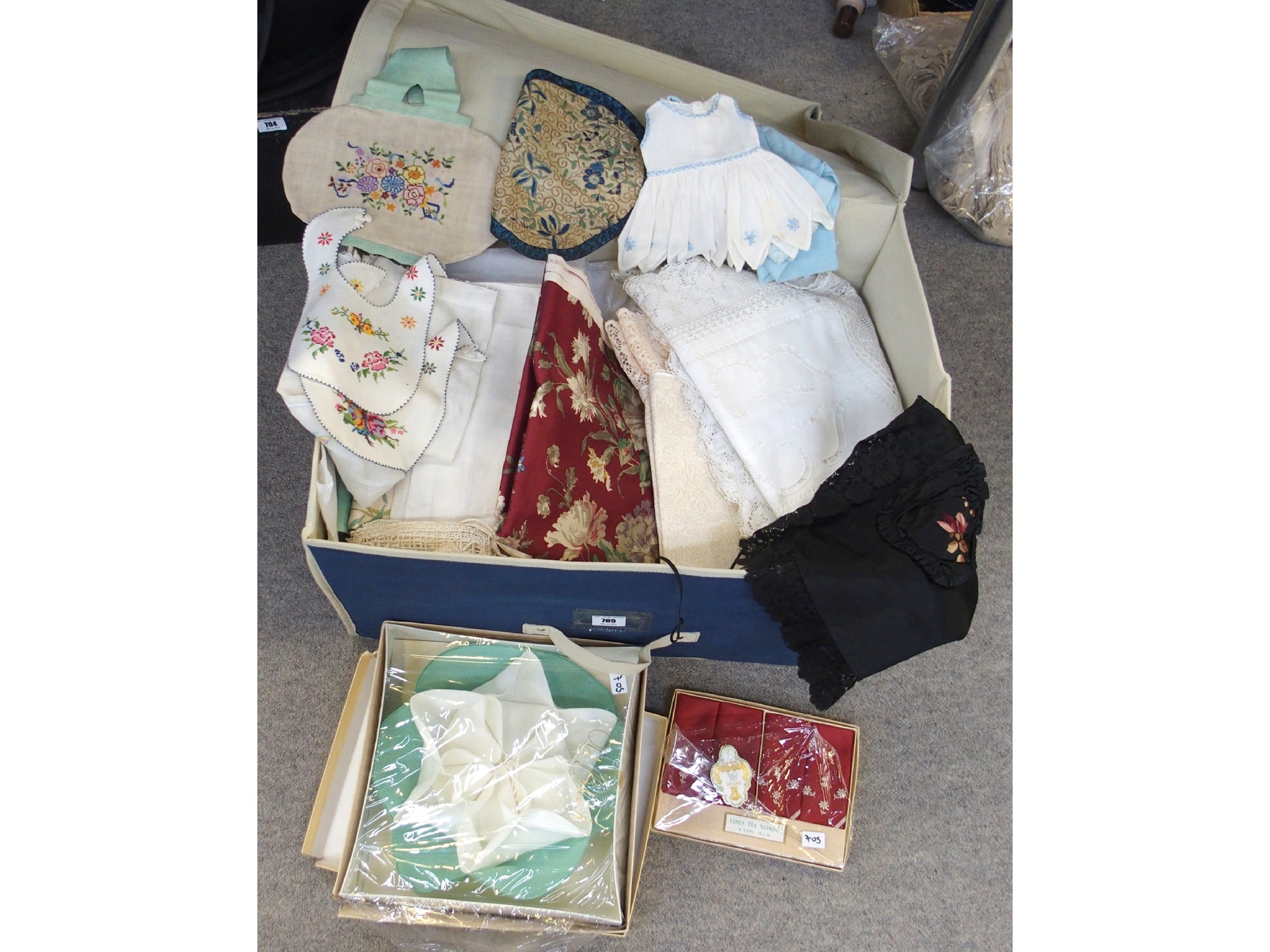 Appraisal: Assorted table linen and various other textiles