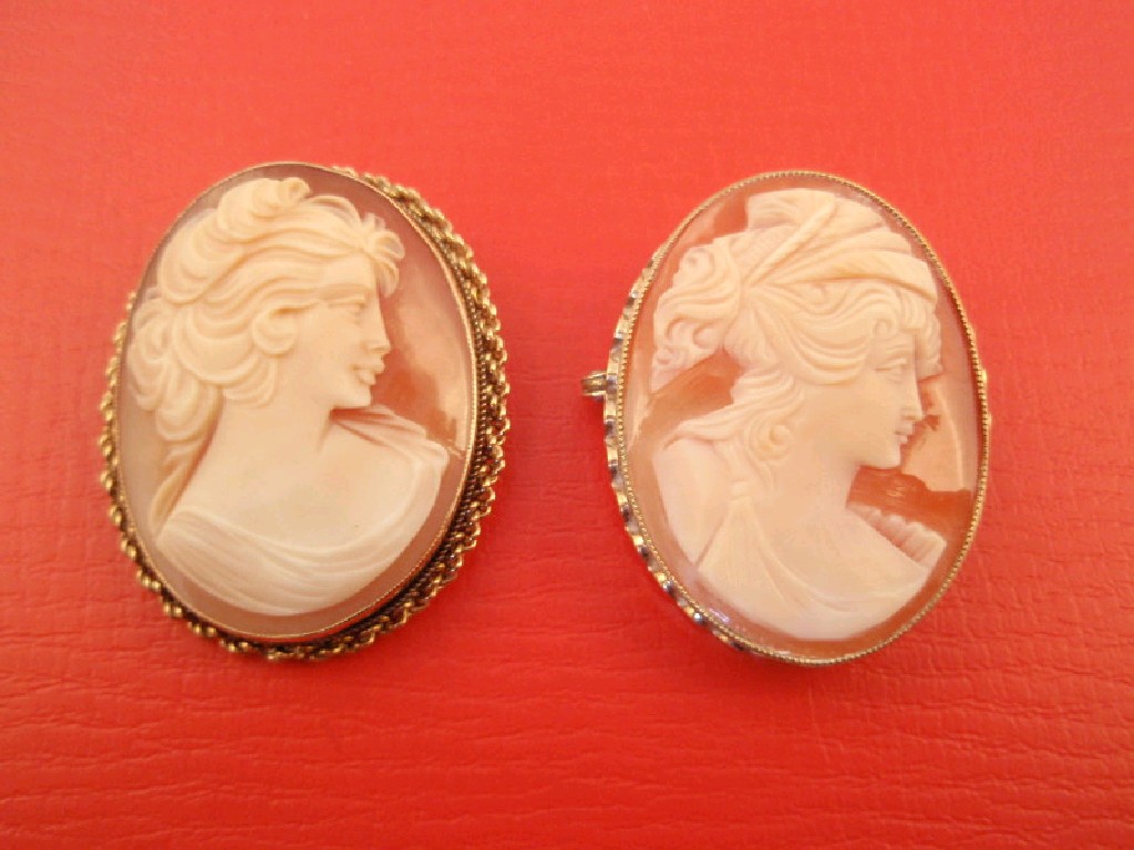 Appraisal: Two shell cameo brooches in ct gold frames