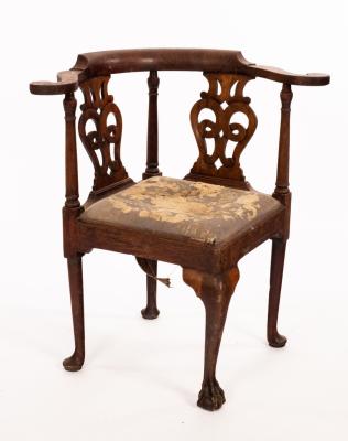 Appraisal: A George II corner chair with pierced splats on a