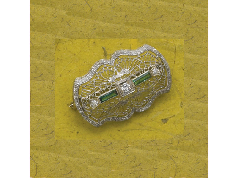 Appraisal: K WHITE GOLD DIAMOND BROOCH with filigree design set with