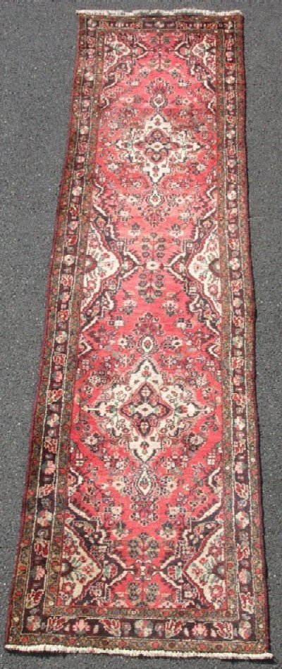 Appraisal: Oriental runner Hand woven Sarouk th C MEASUREMENTS ' x