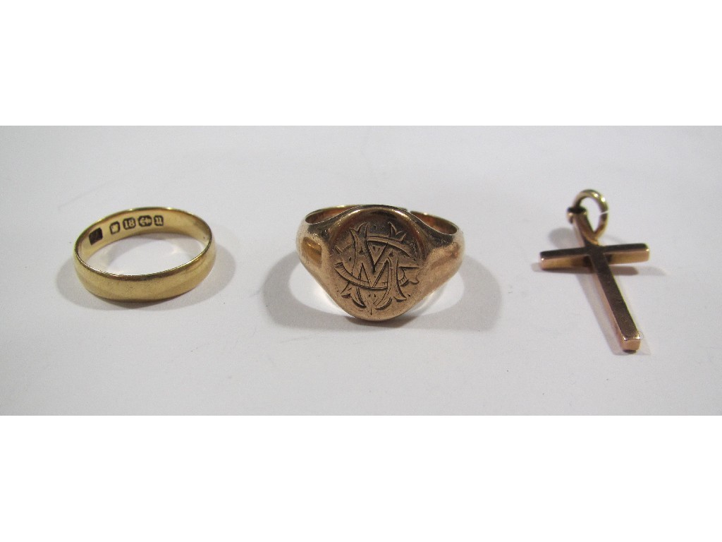 Appraisal: Lot comprising ct gold signet ring and cross pendant gms