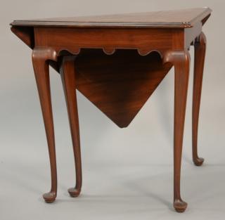 Appraisal: Margolis mahogany Queen Anne style corner drop leaf table ht