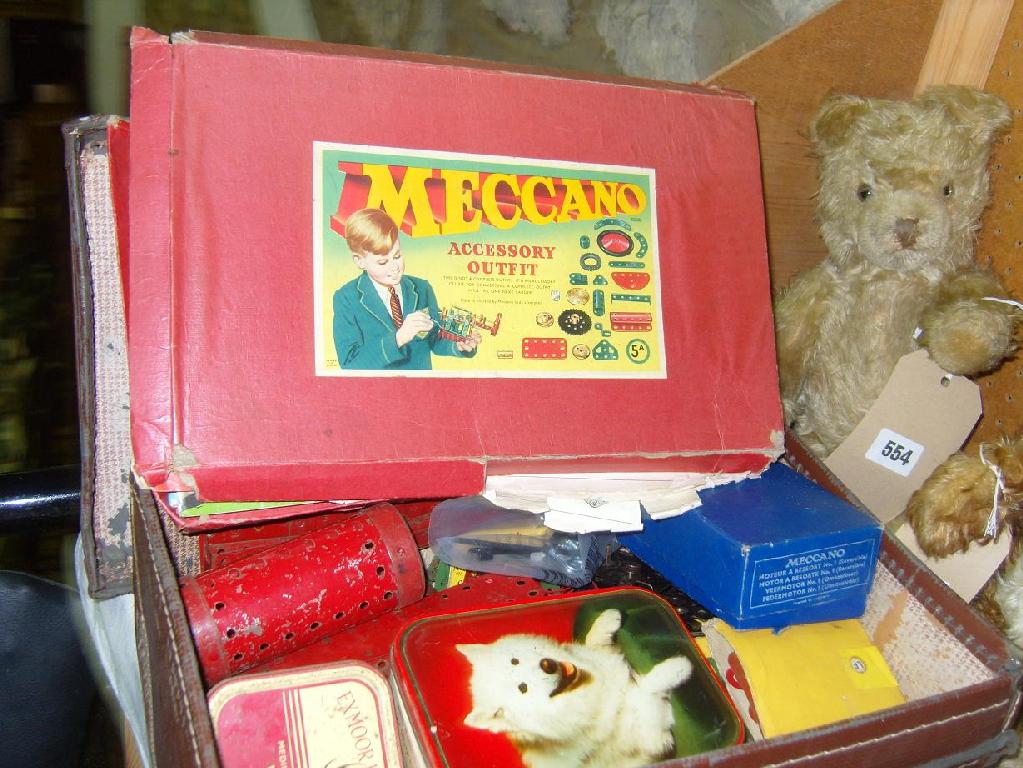 Appraisal: A small suitcase containing a collection of Meccano including a