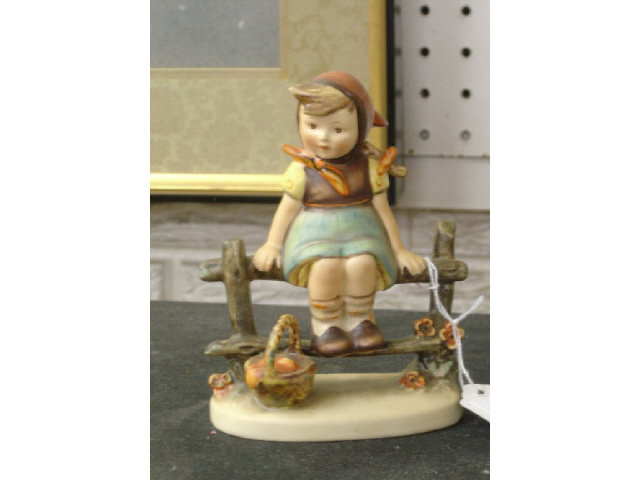 Appraisal: HUMMEL FIGURINE - JUST RESTING - FULL BEE