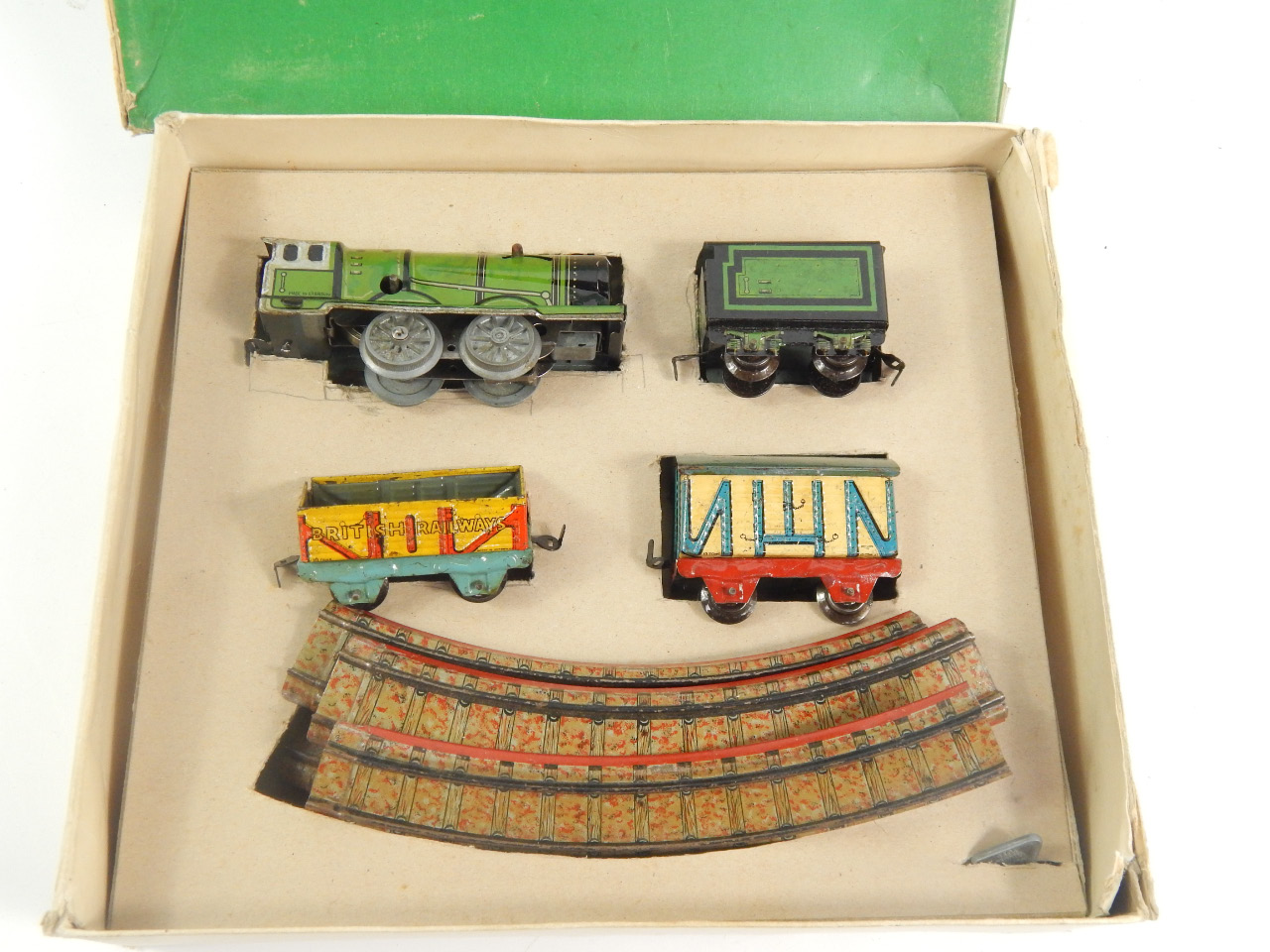 Appraisal: A Triang Minic die-cast model clockwork train set with green