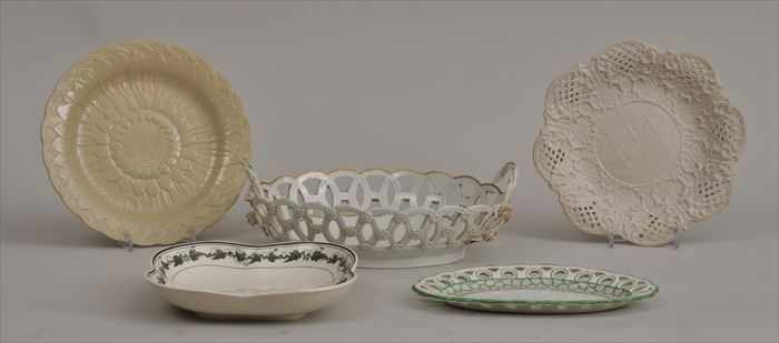 Appraisal: FIVE ENGLISH CERAMIC TABLE ARTICLES Comprising a Wedgwood tan-glazed sunflower