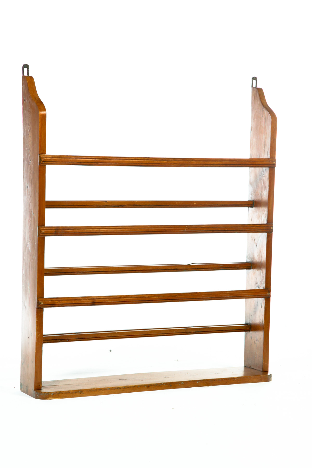 Appraisal: HANGING PLATE RACK American st quarter th century Pine with