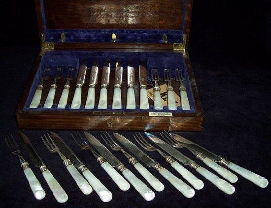 Appraisal: A cased set of dessert knives and forks with silver