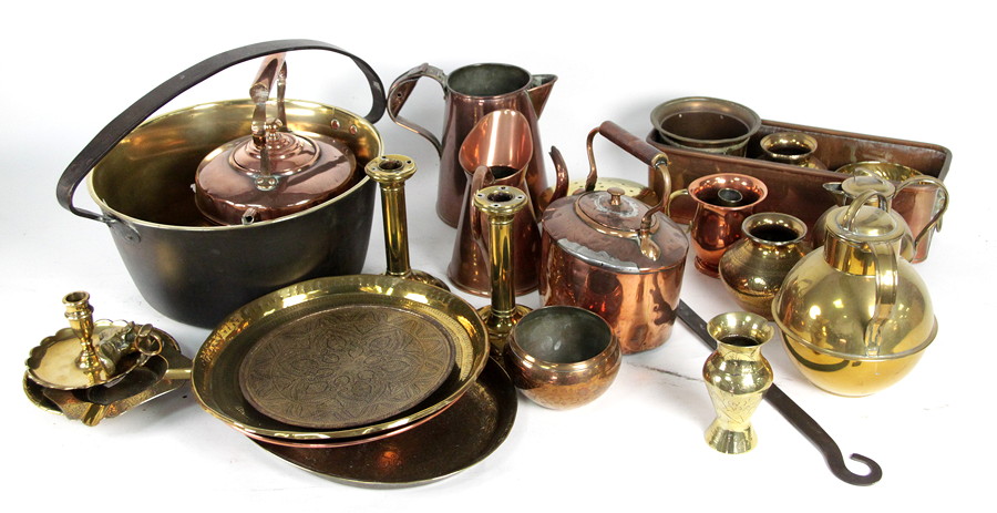 Appraisal: A copper kettle a large jam pan with loop handle