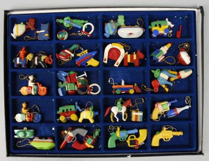 Appraisal: Lot of Vintage Plastic Puzzle Key Chains Description Japanese Includes