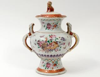 Appraisal: EXPORT PORCELAIN VASE AND COVER Chinese Circa With dragon handles