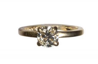 Appraisal: Diamond and k yellow gold solitaire ring Diamond and k