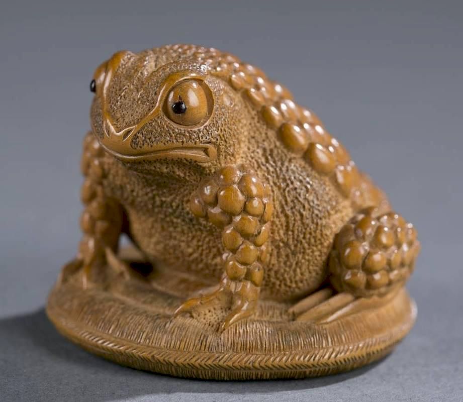 Appraisal: Japanese wood netsuke of a toad with bulging eyes A