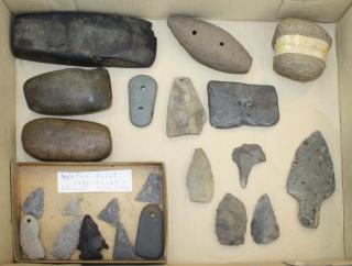 Appraisal: Vermont prehistoric artifacts including arrowheads points from Appletree Point Burlington