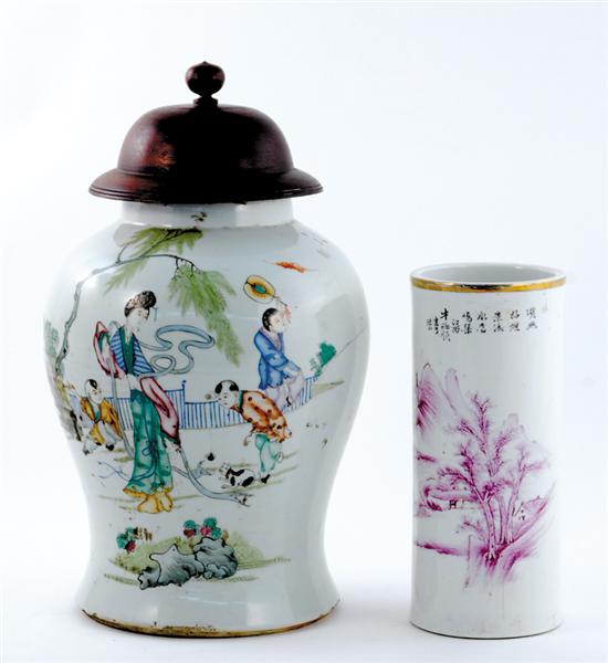 Appraisal: Chinese Export porcelain covered urn and wigstand th century famille