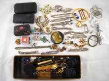 Appraisal: A mixed lot comprising a quantity of costume jewellery including