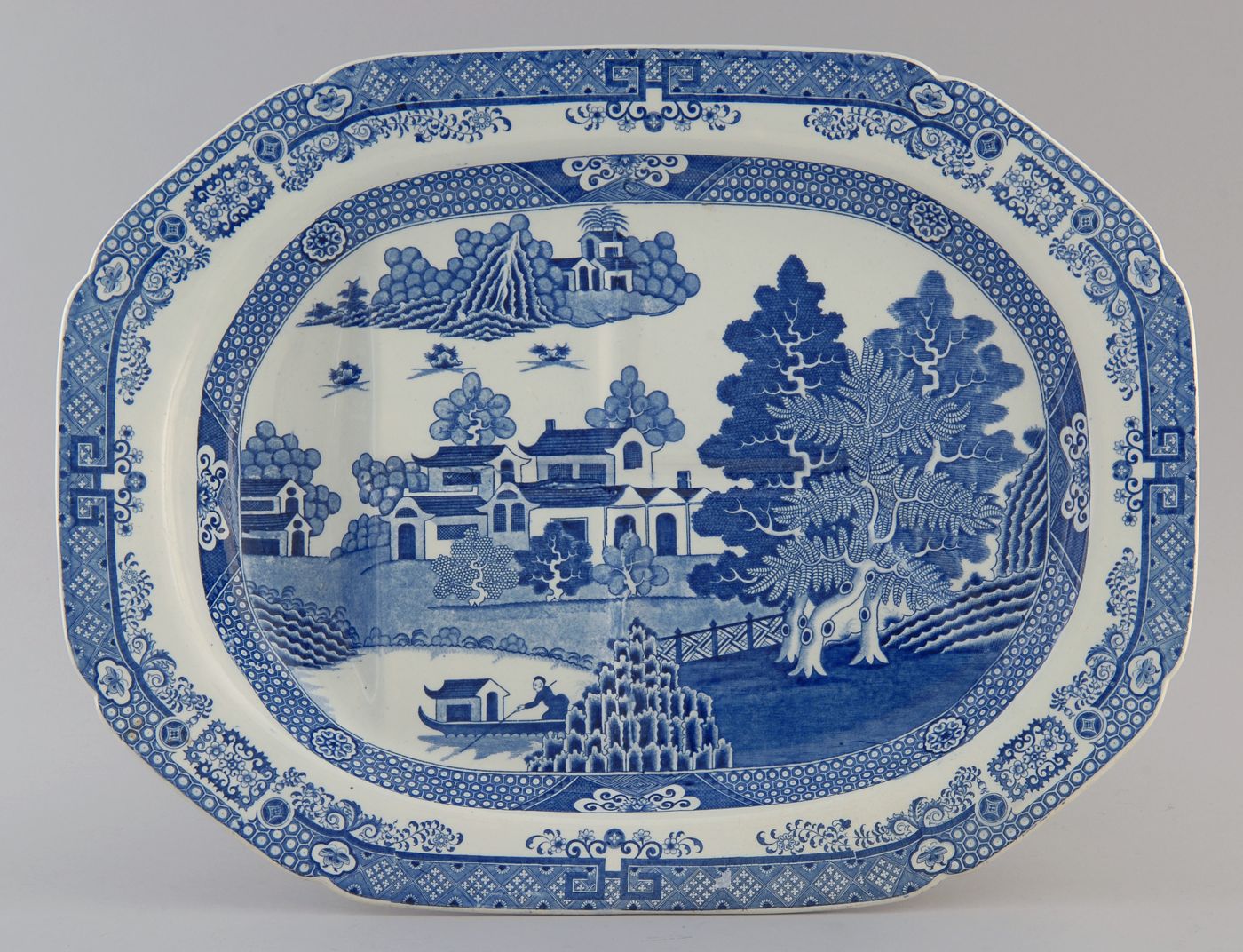 Appraisal: BLUE AND WHITE WILLOWWARE WELL TREE PLATTER th CenturyIn rectangular