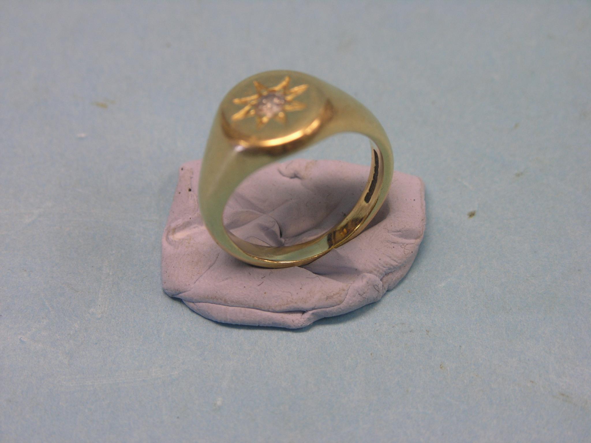 Appraisal: An ct gold and diamond signet ring size T grams