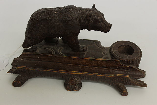 Appraisal: A LATE TH TO EARLY TH CENTURY CARVED WALNUT BLACK