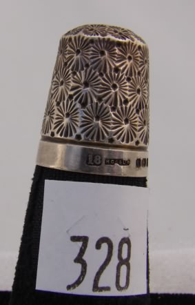 Appraisal: English thimble HG S hand chased