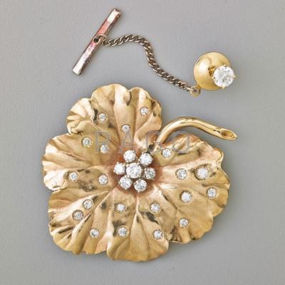 Appraisal: DIAMOND K YELLOW GOLD BROOCH AND STUD Geranium leaf with