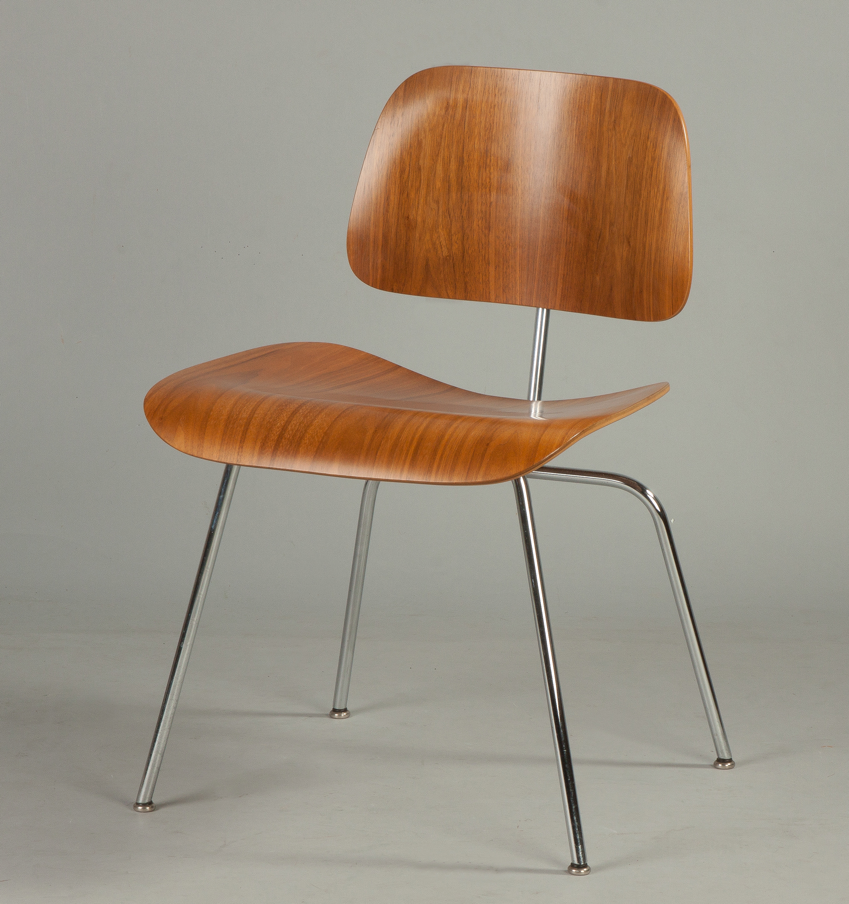 Appraisal: Charles Ray Eames Chair Mid- th cent Walnut plywood chrome