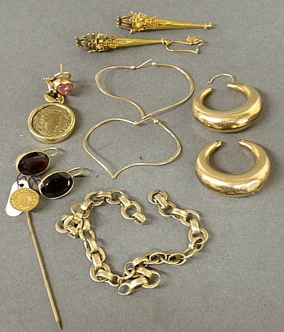 Appraisal: - Group of tested gold jewelry- pairs of earrings stick