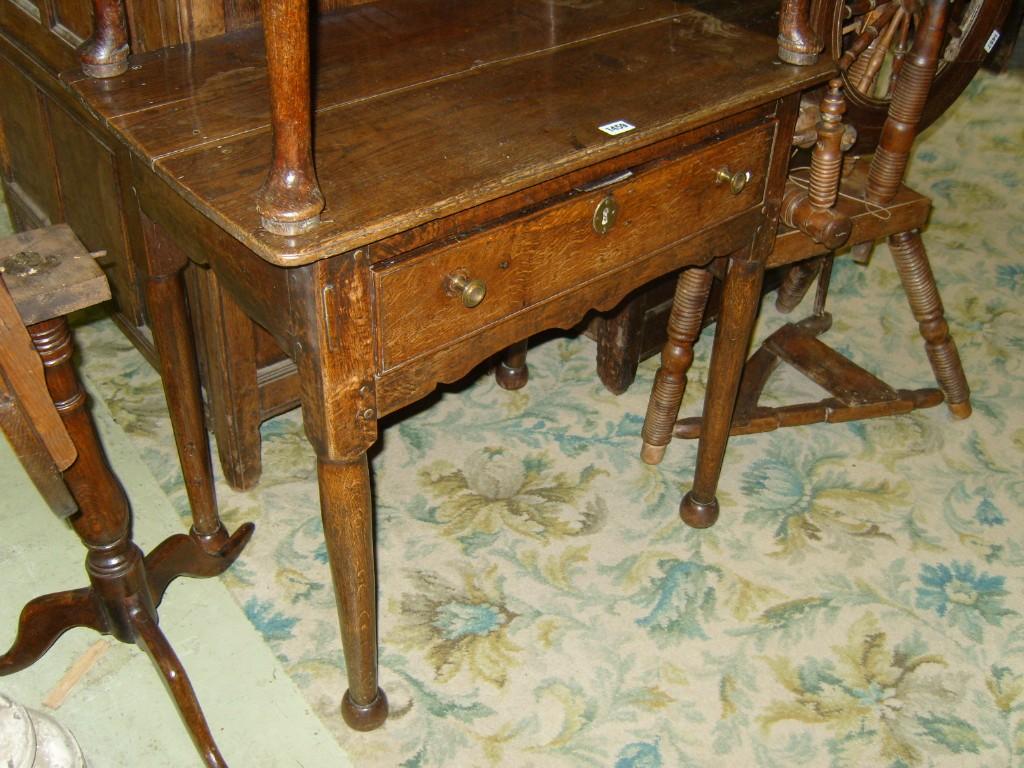 Appraisal: A Georgian oak side table with frieze drawer and turned