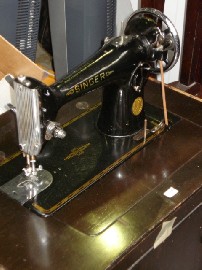 Appraisal: A Singer sewing machine in timber cabinet