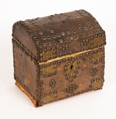 Appraisal: A th Century French jewellery casket with leather studded body