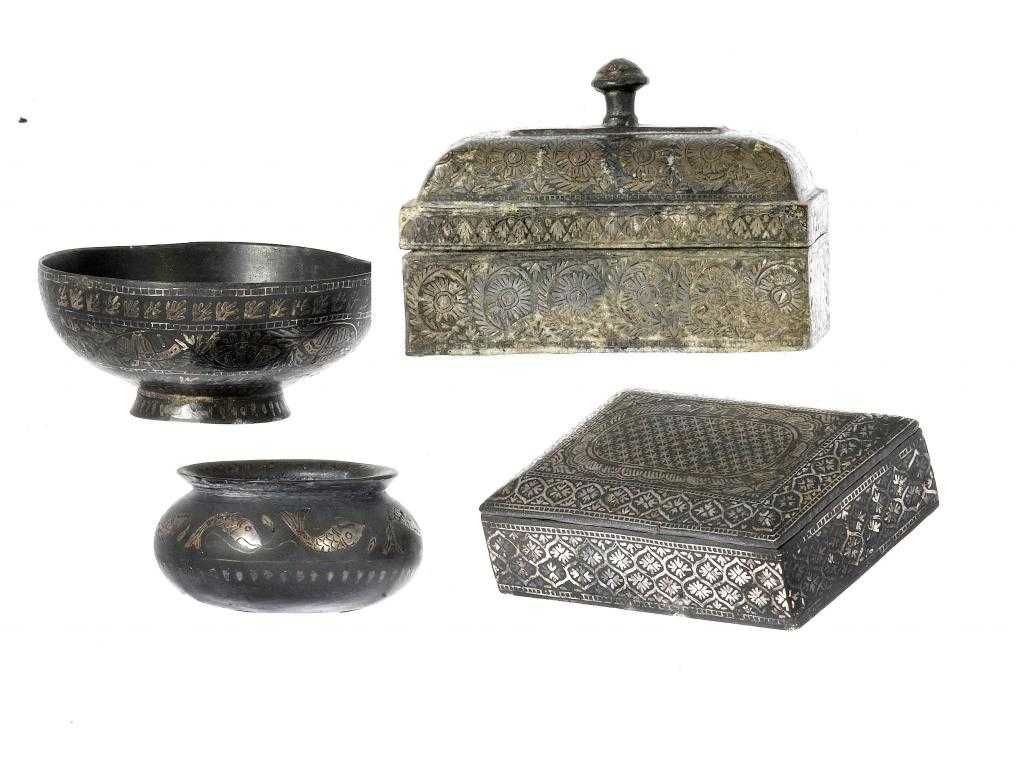 Appraisal: A BIDRI WARE COSMETIC BOX AND COVER of rectangular shape