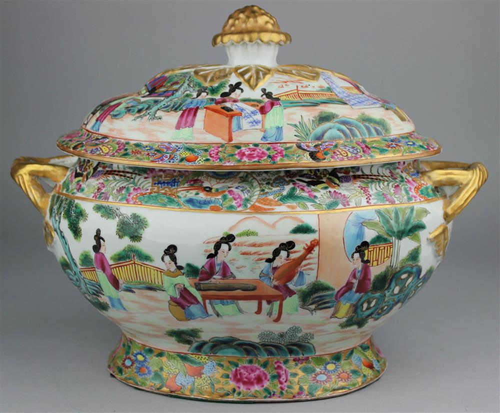 Appraisal: CHINESE EXPORT FAMILLE ROSE SOUP TUREEN AND COVER the bombe