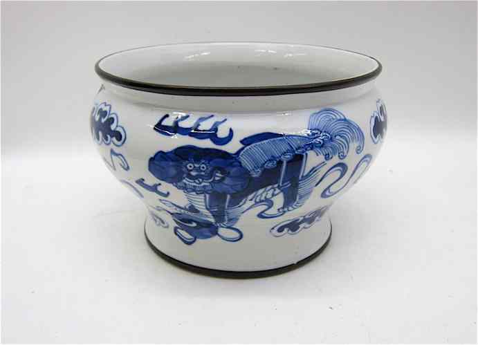 Appraisal: CHINESE BLUE AND WHITE PORCELAIN FOOD POT hand painted under