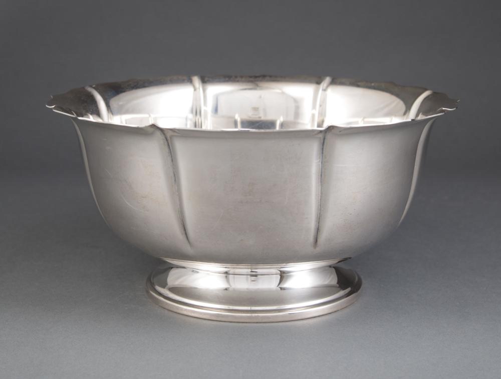 Appraisal: American Sterling Silver Footed Center Bowl Towle pattern h in