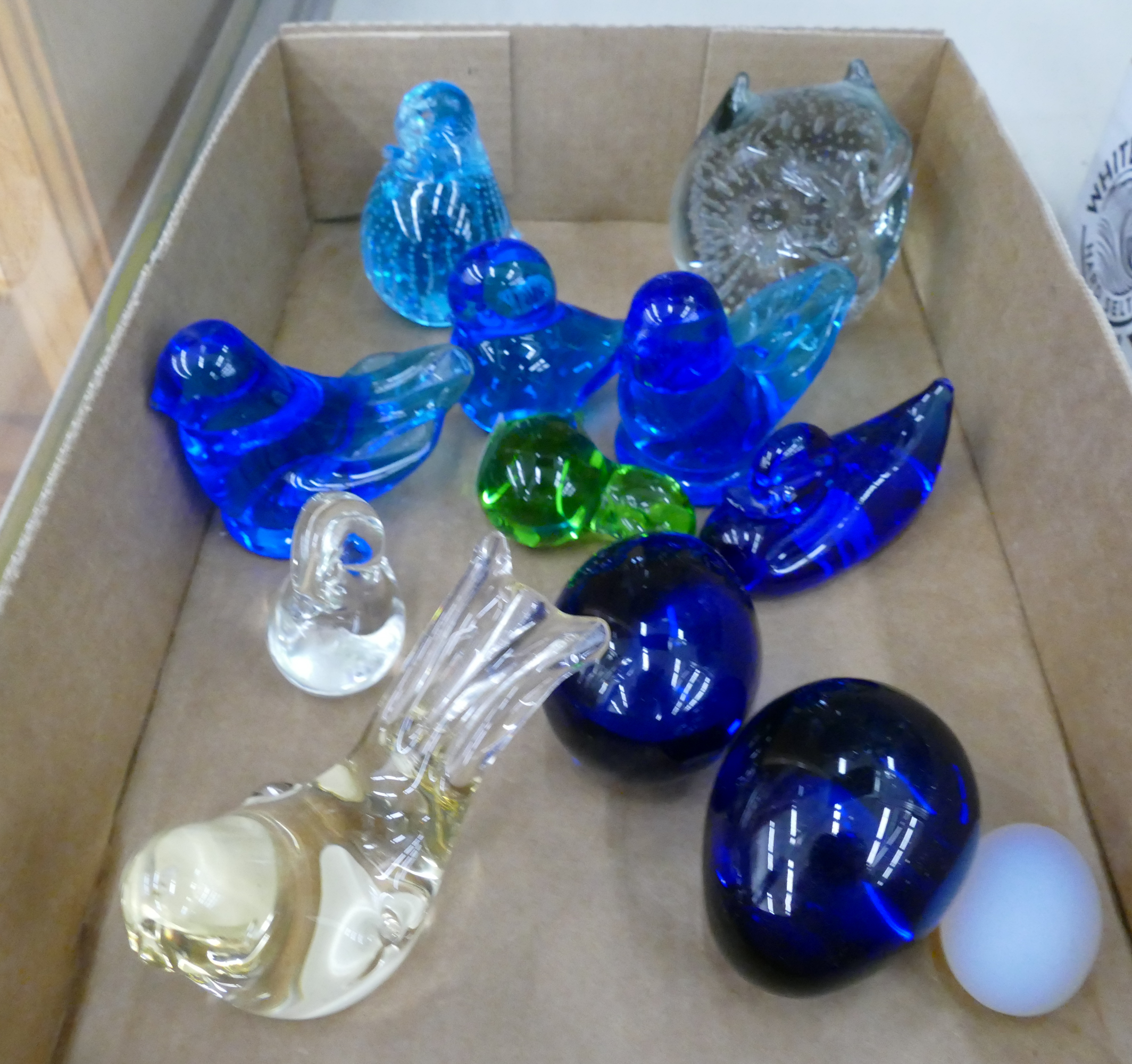 Appraisal: Box Art Glass Bird Egg Figures