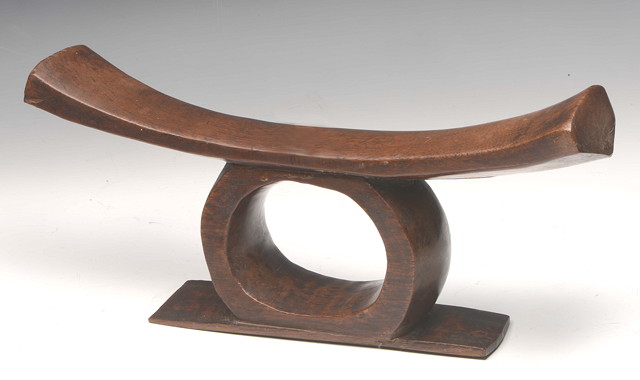 Appraisal: A PACIFIC ISLANDS CARVED WOODEN HEAD REST of simple upturned