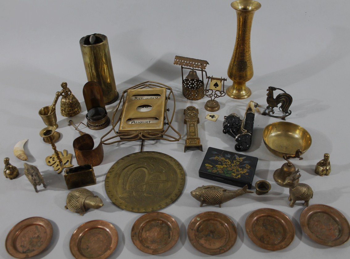 Appraisal: Various brass and metalware to include a part shell case